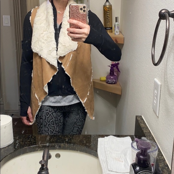 Faux Suede & Faux Fur Vest Asymmetrical Open Front - Picture 8 of 8